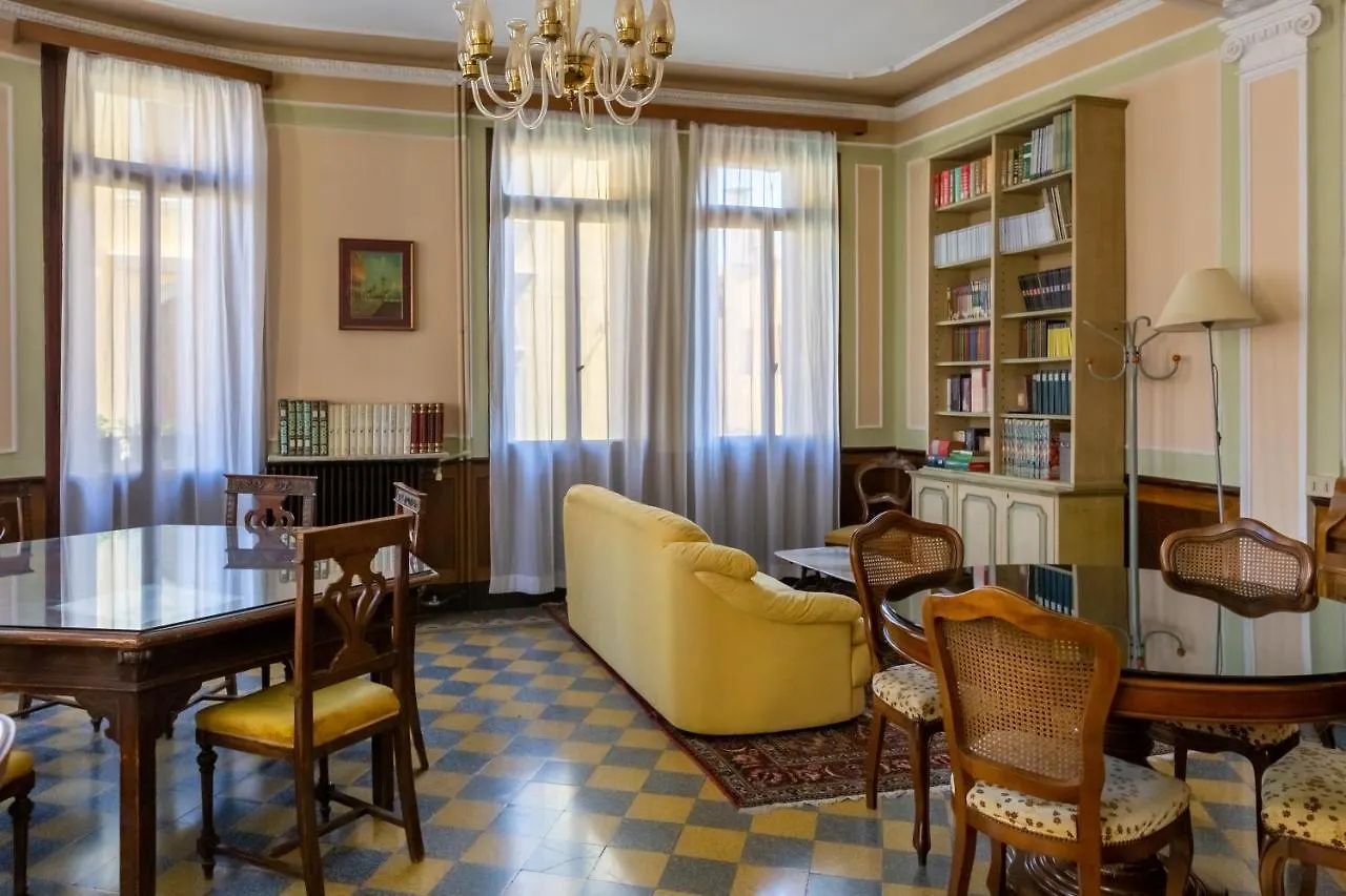 אכסניה ונציה Ostello Domus Civica