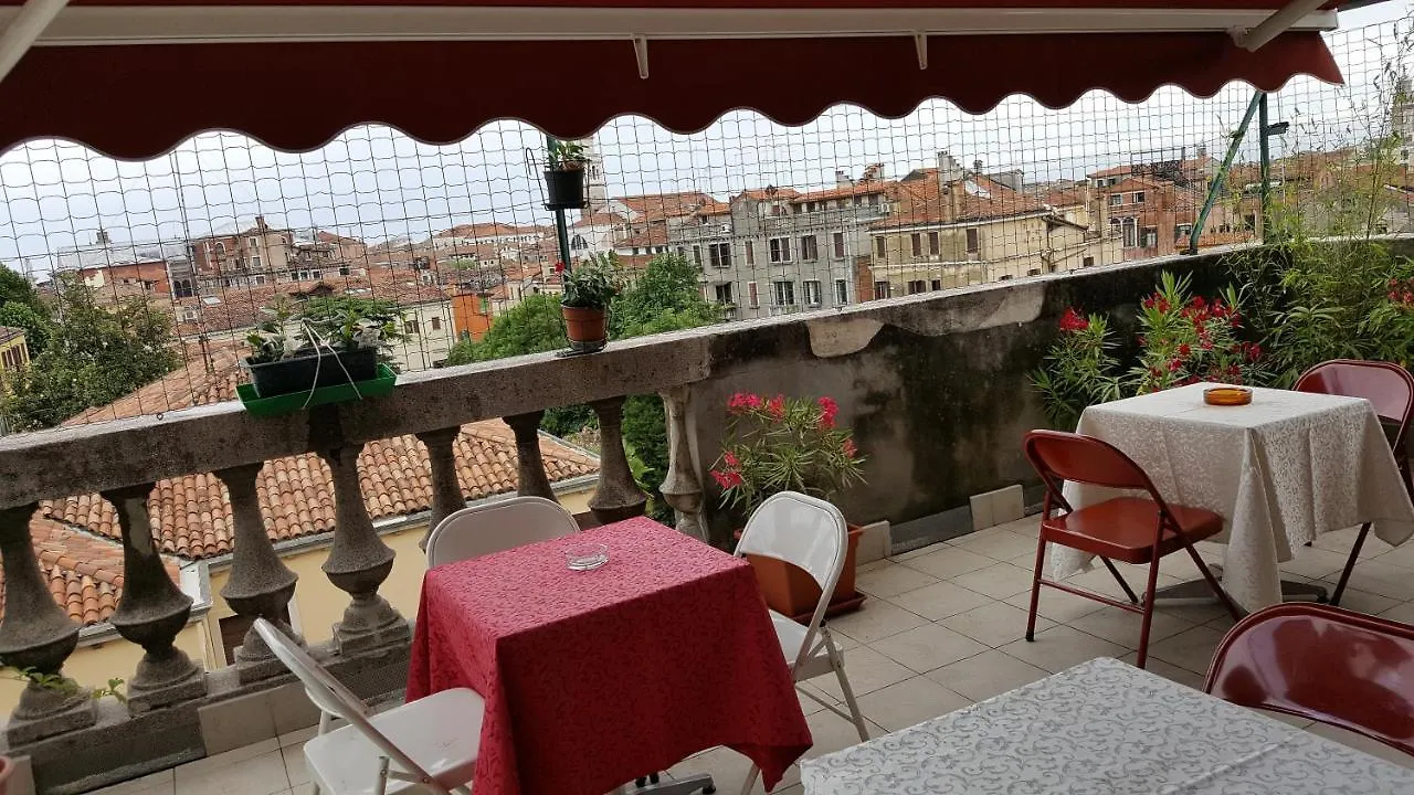 ונציה Ostello Domus Civica 0*,