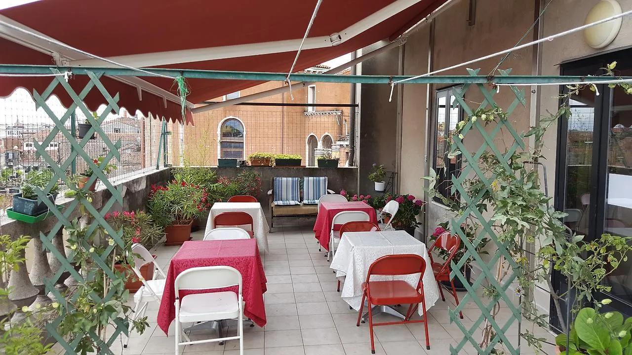 ונציה Ostello Domus Civica אכסניה