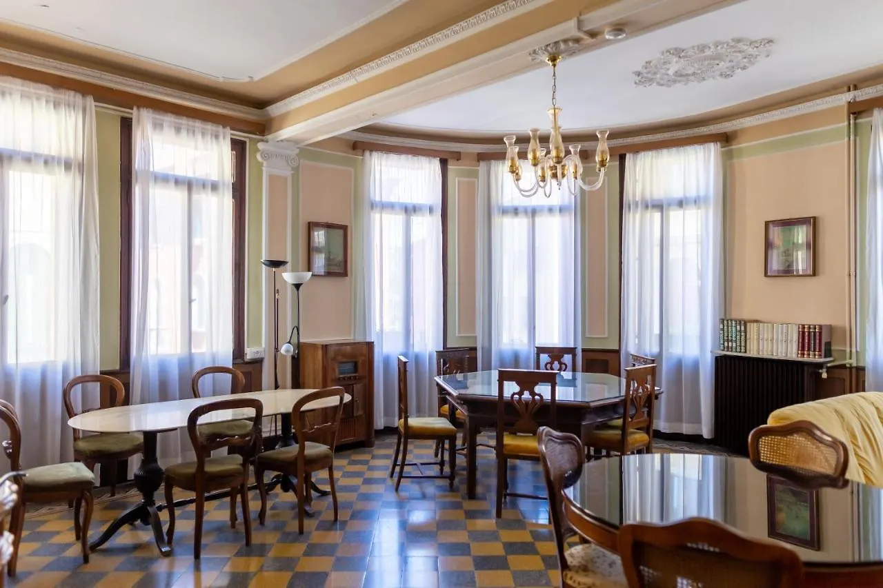 Ostello Domus Civica Benátky 0*,
