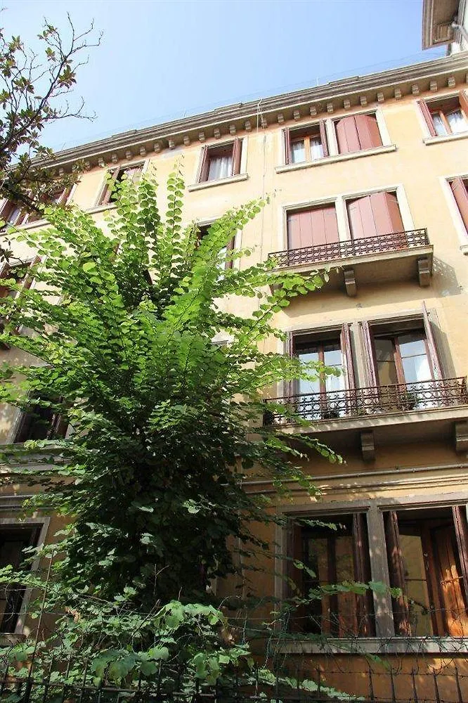Ostello Domus Civica Benátky 0*,